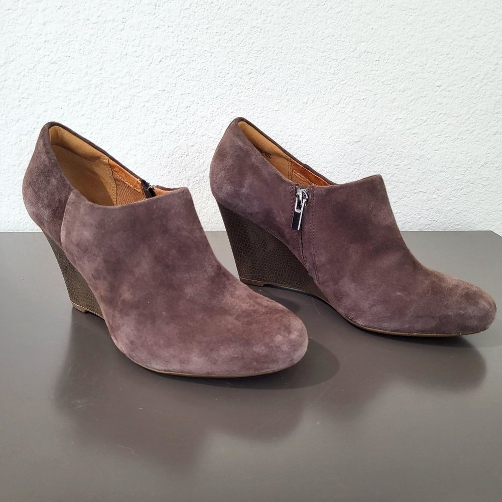 Clarks Artisan Brown Suede Wedge Ankle Booties SZ 9.5